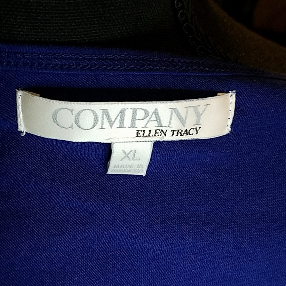 Blue top with gold trim - Picture 5 of 5